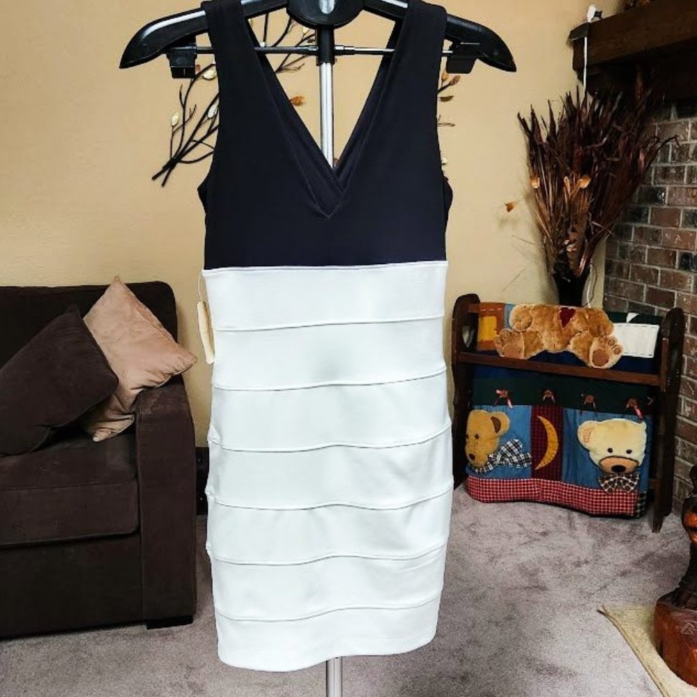 NWT Forever 21 sz Medium Jr black / white bodycon dress